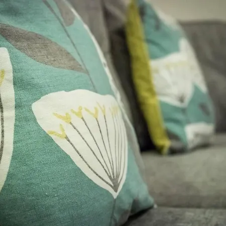 The Penthouse - 1 King Bed Sleeps 2 * Ulverston