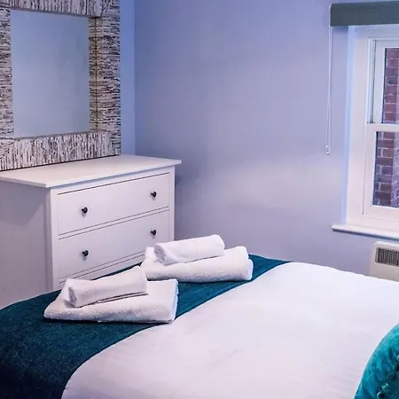 The Penthouse - 1 King Bed Sleeps 2 Apartment Ulverston