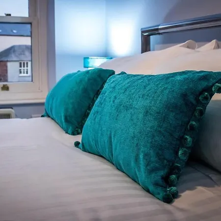 The Penthouse - 1 King Bed Sleeps 2 Ulverston