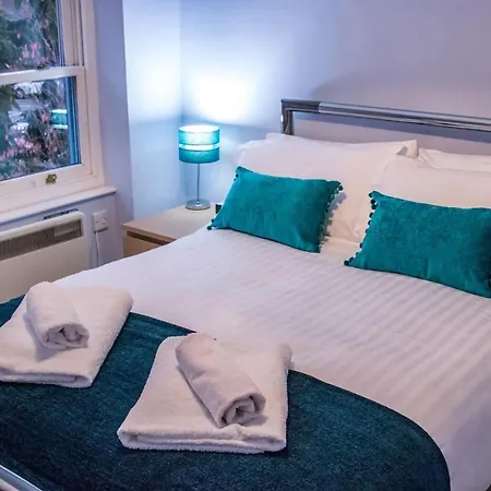The Penthouse - 1 King Bed Sleeps 2 Apartment Ulverston