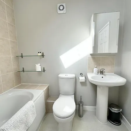The Penthouse - 1 King Bed Sleeps 2 Apartment Ulverston
