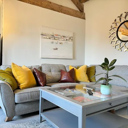 The Penthouse - 1 King Bed Sleeps 2 Ulverston